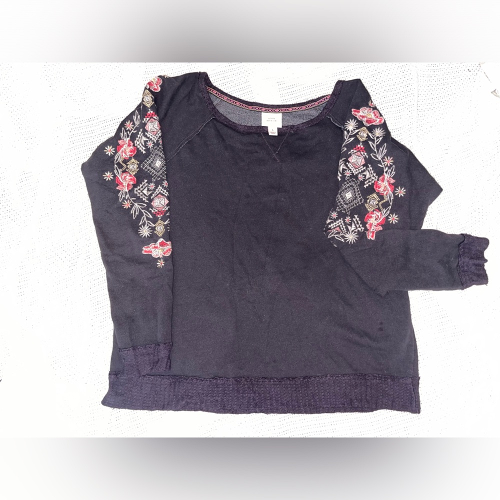 Knox Rose Embroidered Sweatshirt